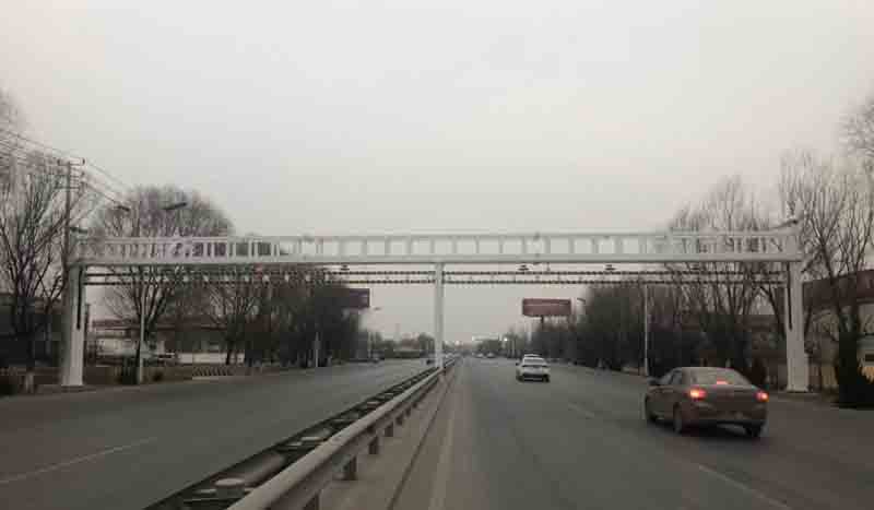 朝阳公路限高杆